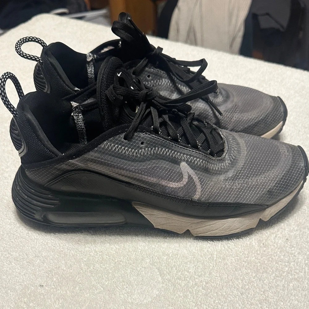 Nike Women's Black and Gray Sneakers